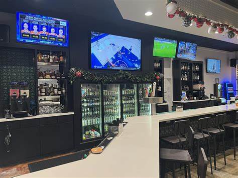 PUBLIC BAR + REC